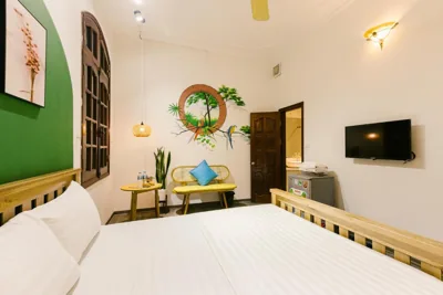 Deluxe Queen Room — Eden Westlake Hotel